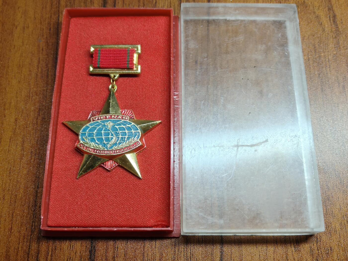 蜀地medal 2026春季精品专场 第5场 越南致力于外交事业荣誉奖章 多颁发于外交官员和长期从事外交事业的公职人员