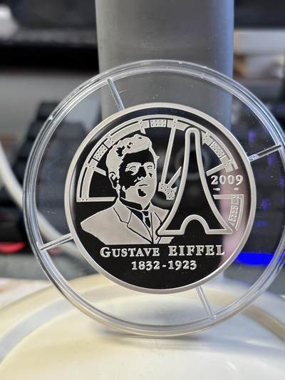法国2009年巴黎埃菲尔铁塔120周年5盎司加厚银币，950银，163.8克，发行1000枚，塑料盒有裂痕