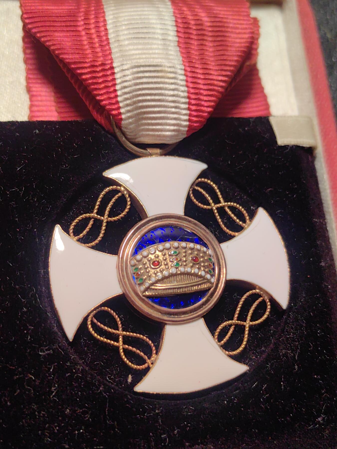 靖甫拍卖第九场 意大利王冠勋章带原盒