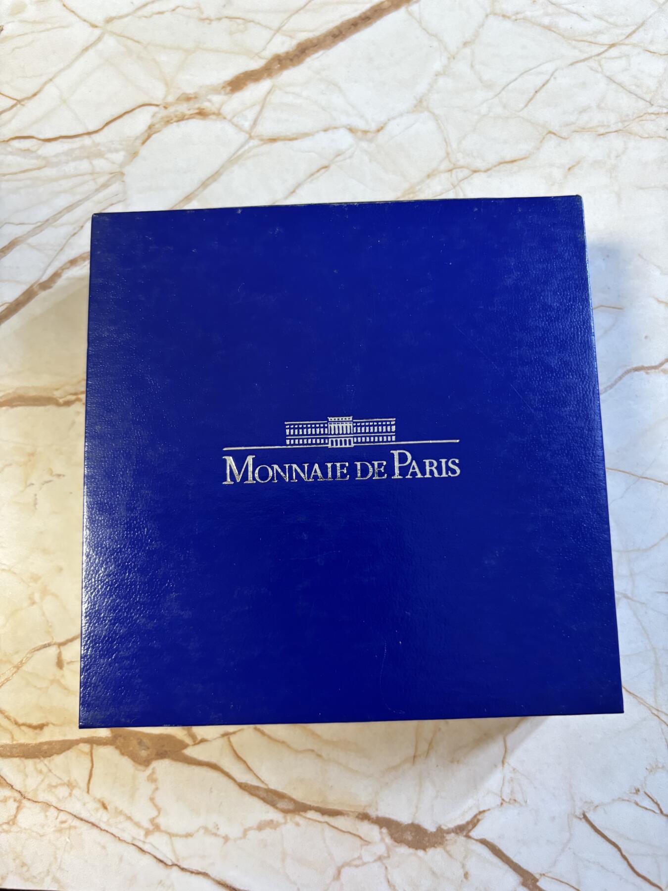 第197期拍卖 法国2009年世界文化遗产克里姆林宫5盎司加厚银币，950银，163.8克，发行500枚