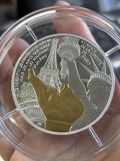 法国2017年建筑艺术瑰宝自由女神镀金163.8克纪念银币，950银镀金，163.8克，发行1000枚