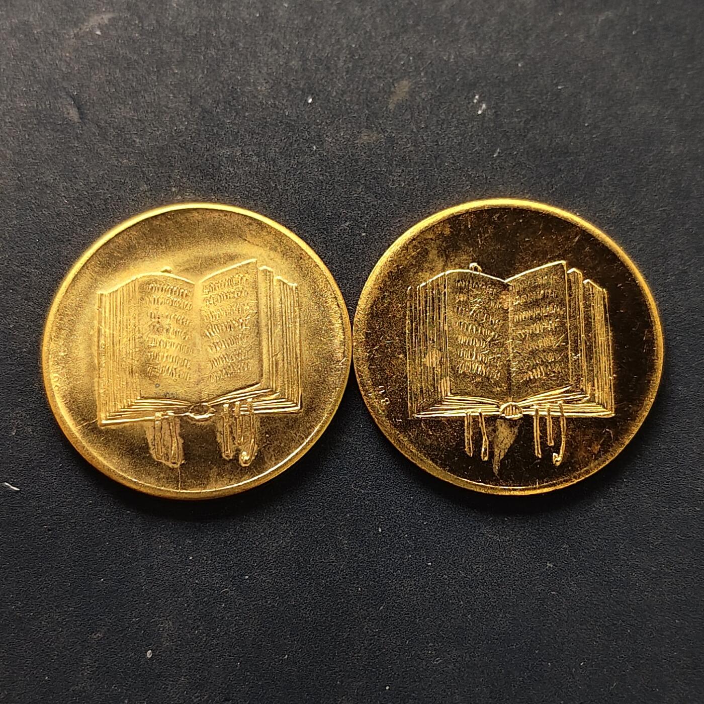 【全场包邮】纯粹捡漏拍518场 【纪念章】梵蒂冈纪念章2枚一组-肯尼迪+教皇