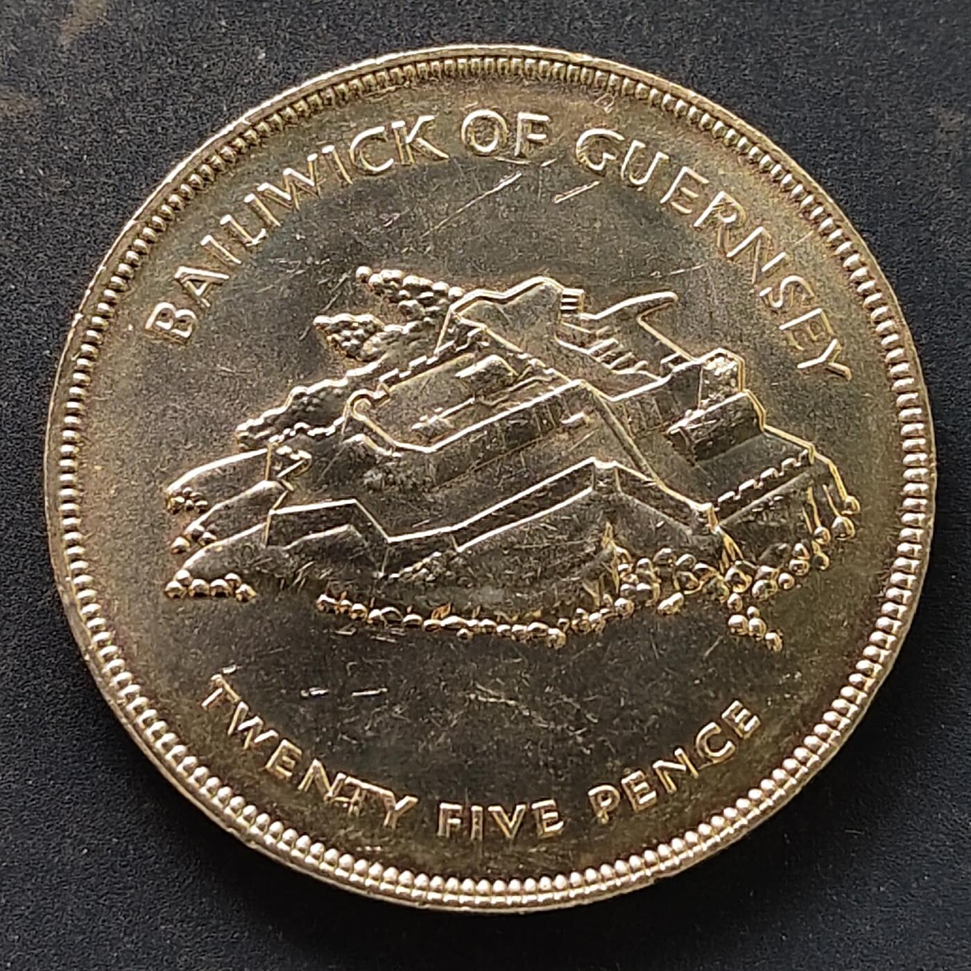 【全场包邮】纯粹捡漏拍518场 根西1977年25便士女王登基25周年克朗型纪念币