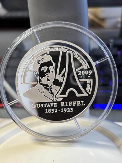 法国2009年巴黎埃菲尔铁塔120周年5盎司加厚银币，950银，163.8克，发行1000枚，塑料盒有裂痕