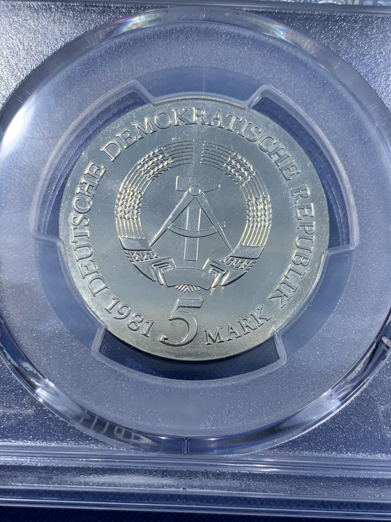 《竞宝斋》第477场 周日，周一 2场连拍 （全场包邮）欢迎送拍 PCGS MS64 东德1981年5马克纪念币 雕塑家蒂尔曼·里门施奈德逝世450周年