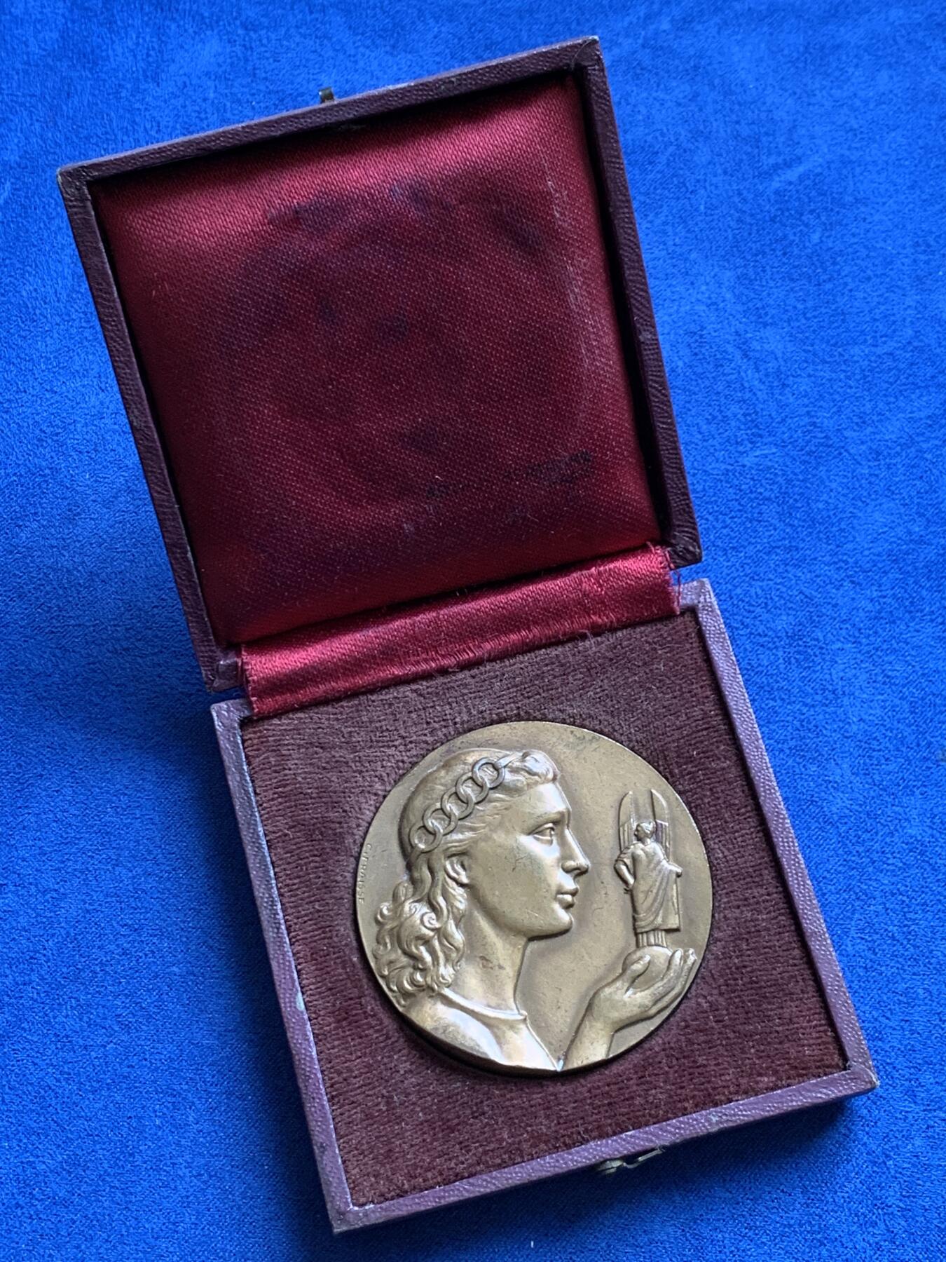 《竞宝斋》第477场 周日，周一 2场连拍 （全场包邮）欢迎送拍 1969法国著名章牌家 Édouard Charles Fraisse设计奥林匹克主题青铜纪念章 83.8克 50mm 1967 丰饶角铜标 带盒