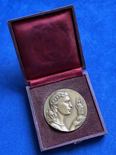 《竞宝斋》第477场 周日，周一 2场连拍 （全场包邮）欢迎送拍 - 1969法国著名章牌家 Édouard Charles Fraisse设计奥林匹克主题青铜纪念章 83.8克 50mm 1967 丰饶角铜标 带盒