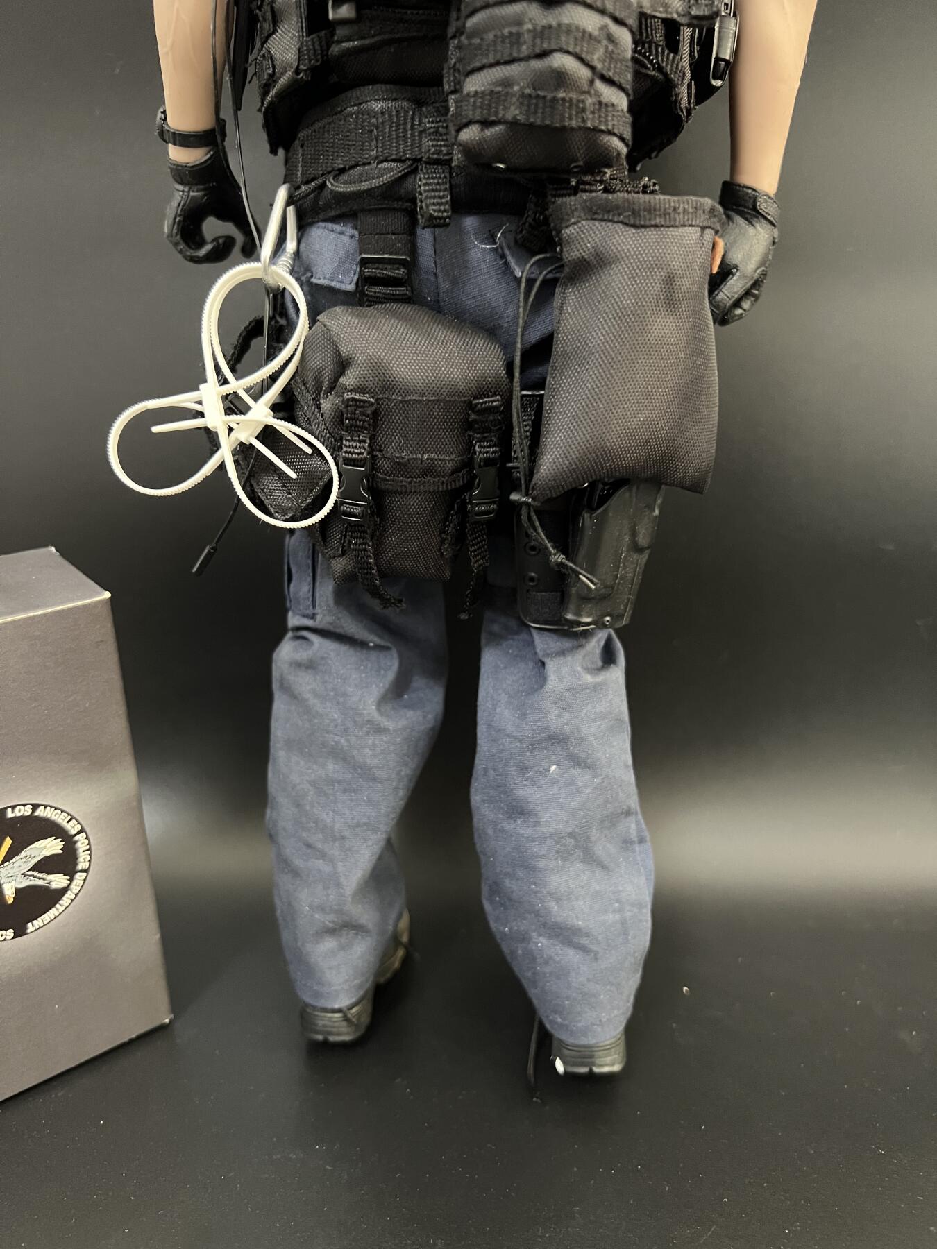 零元拍：DID 1/6。会场Swat 包胶胳膊   再送一只原装DID耳机，全部都组在身上了 所见即所得