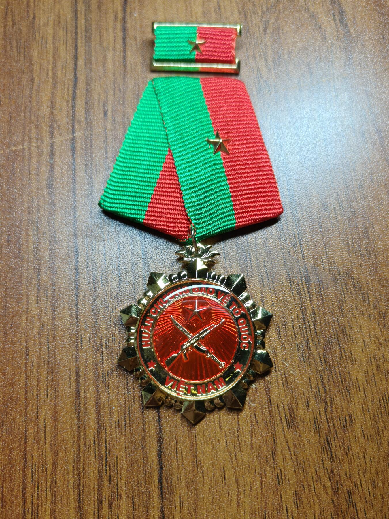 蜀地medal 2026春季精品专场 第5场 越南三级保卫祖国勋章 作为越南高级勋赏之一基层获得三级往往都需要付出生命才能拿到，含金量可想而知