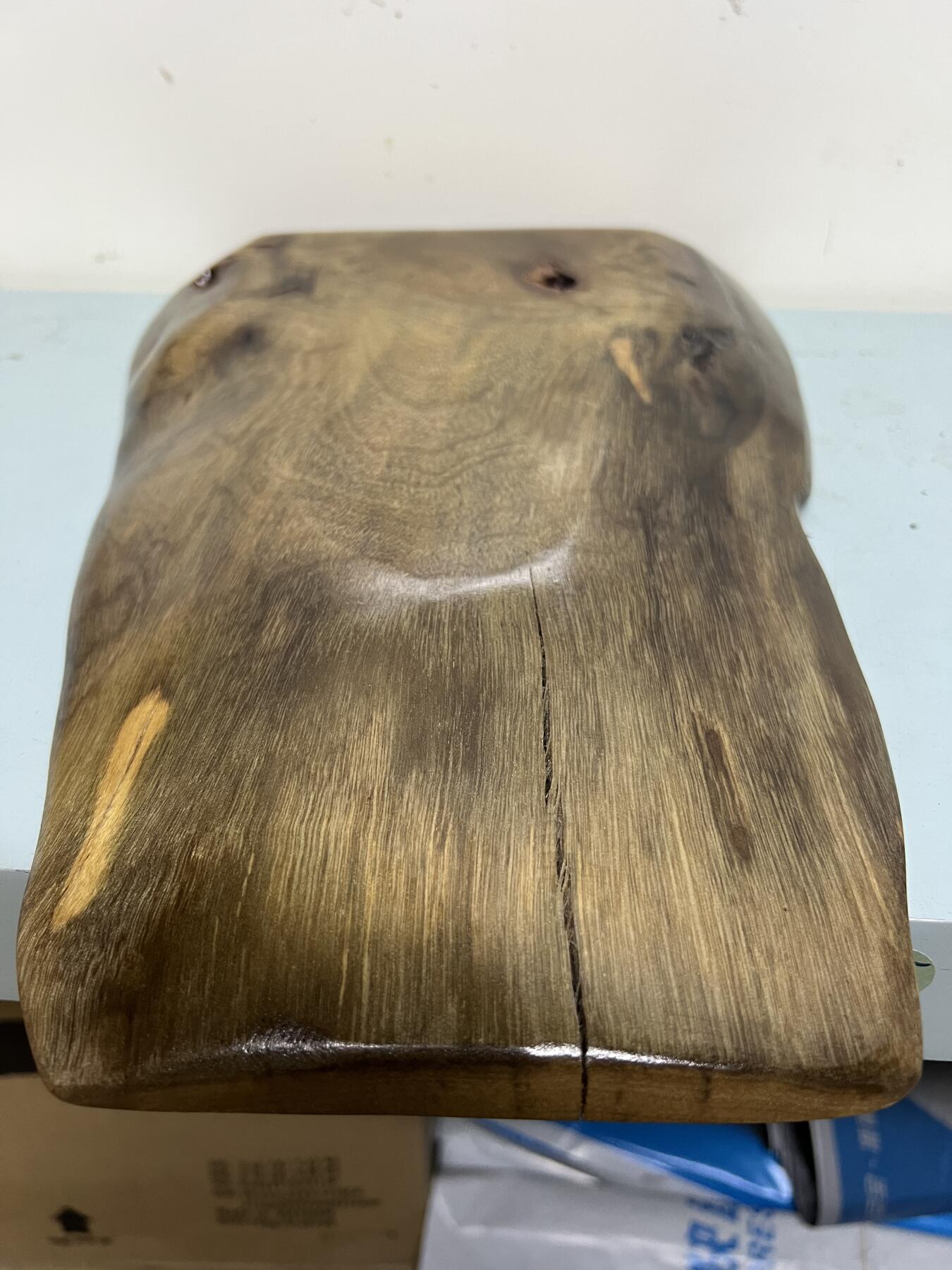 零元拍：NO5-7金丝楠干泡台茶盘 金光闪闪。尺寸约：34/24/15/2.8CM。  天然木料有裂，有瑕疵，介意勿拍。