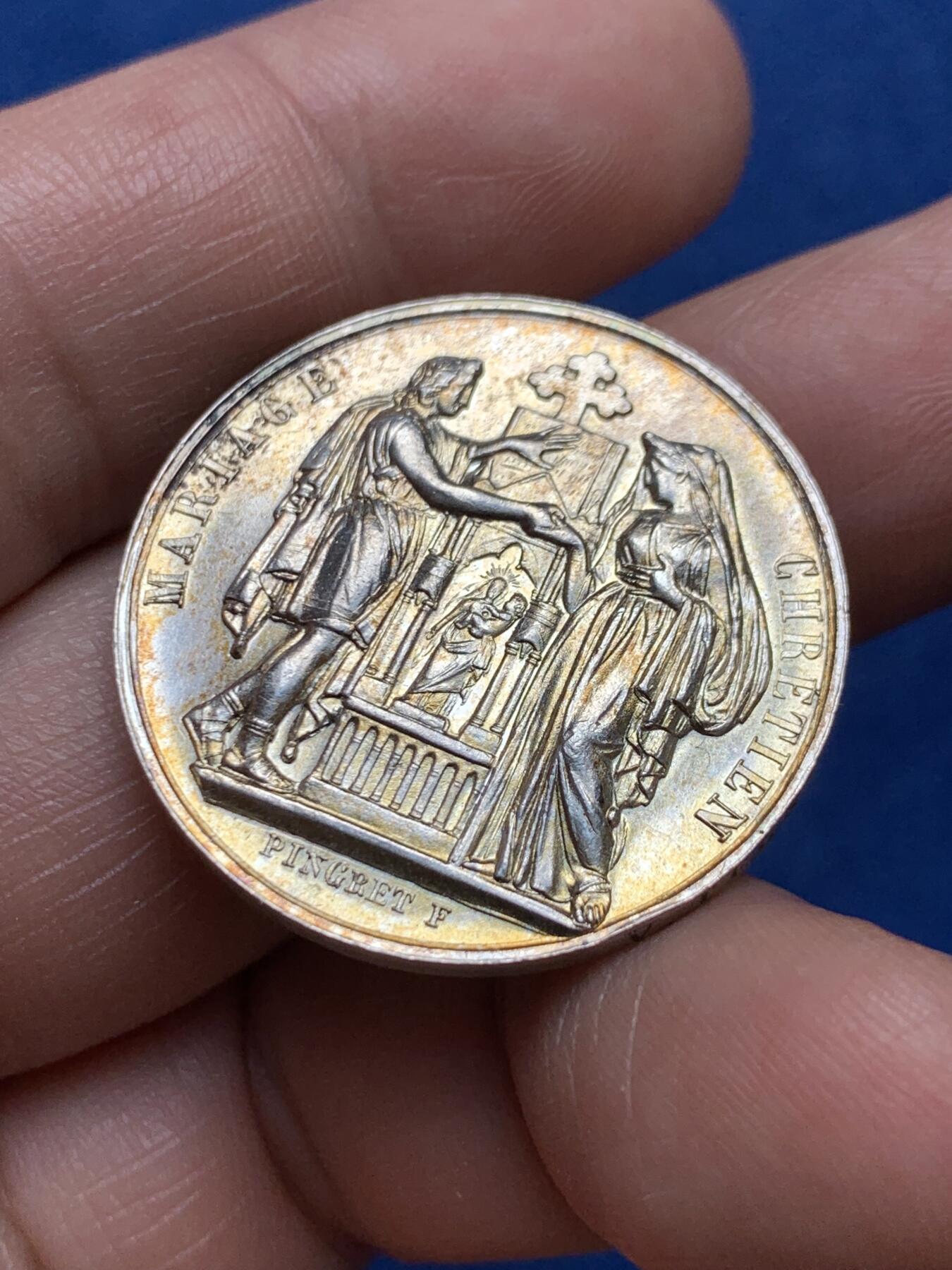 《竞宝斋》第477场 周日，周一 2场连拍 （全场包邮）欢迎送拍 法国1881结婚纪念银章 30.2mm 12.25克 烟斗银标