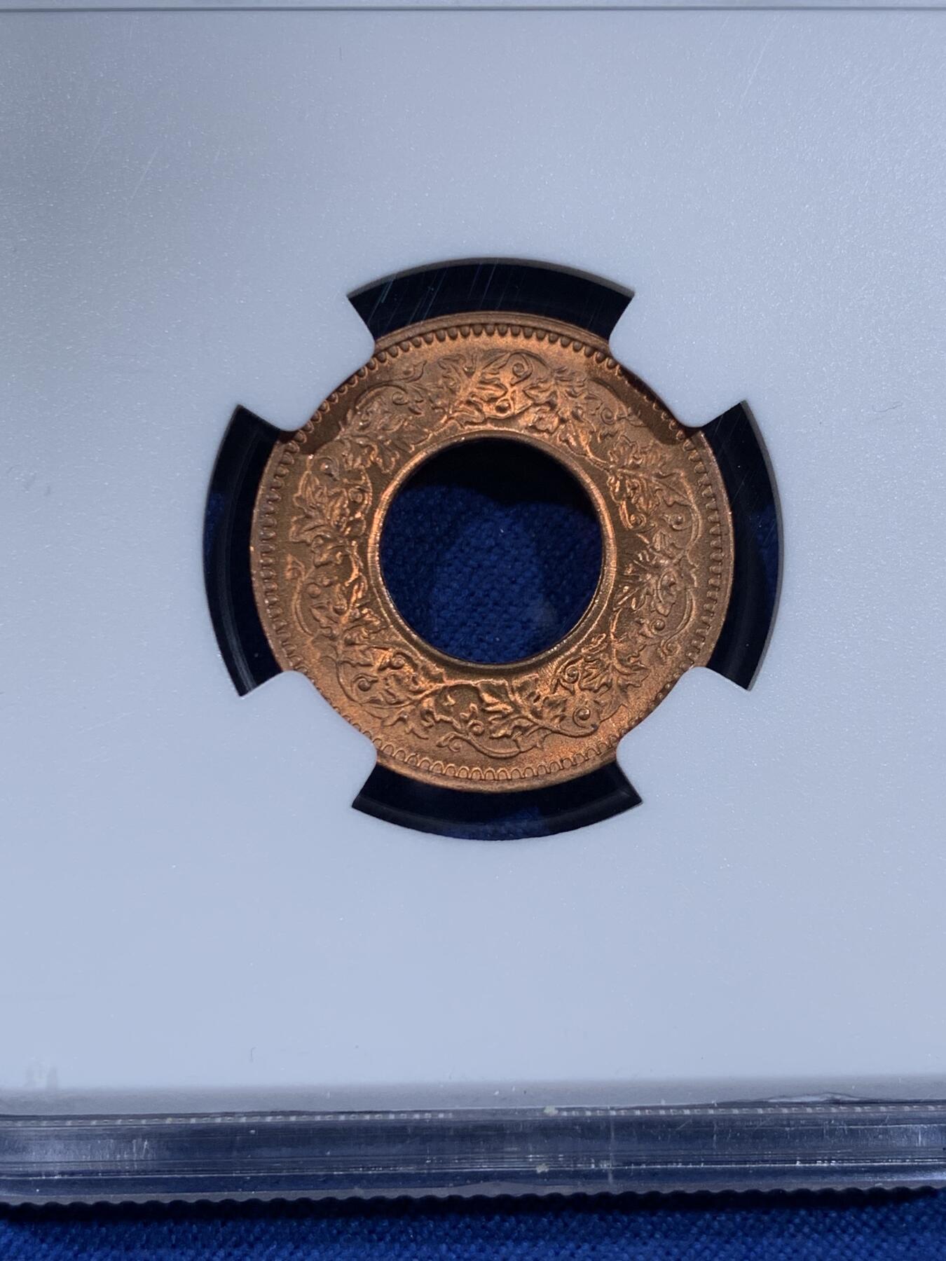 《竞宝斋》第477场 周日，周一 2场连拍 （全场包邮）欢迎送拍 NGC MS66RD 英属印度 1943年 1PICE 中孔铜币 亚军分