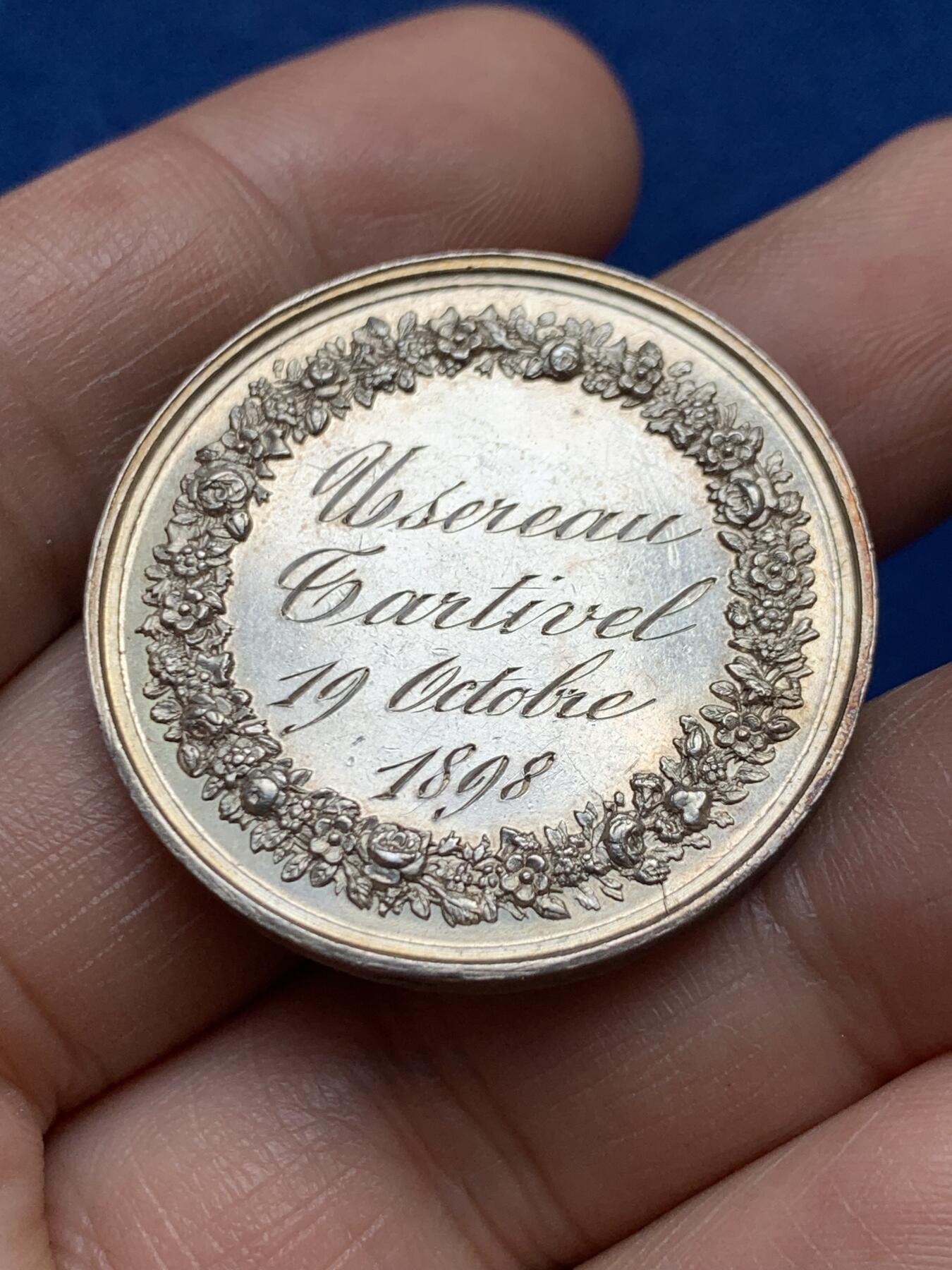 《竞宝斋》第478场 周日，周一 2场连拍 （全场包邮）欢迎送拍 法国1898年结婚纪念银章 34.3mm 18.6克 油灯边铭