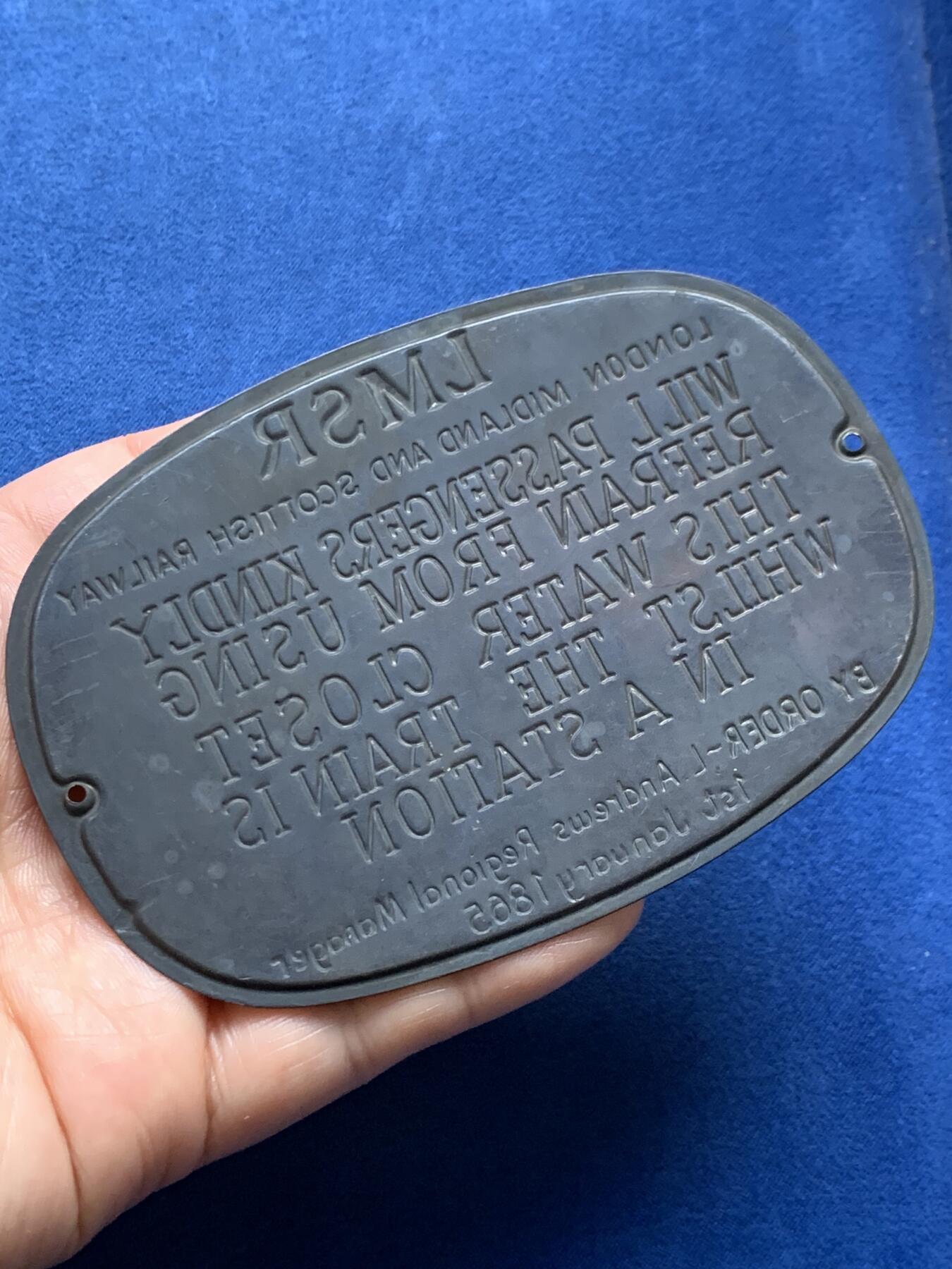 《竞宝斋》第478场 周日，周一 2场连拍 （全场包邮）欢迎送拍 英国 伦敦米德兰苏格兰铁路公司  蒸汽机车告示铜铭牌一枚，体积大压印清晰出色 25克，76.5*109mm。