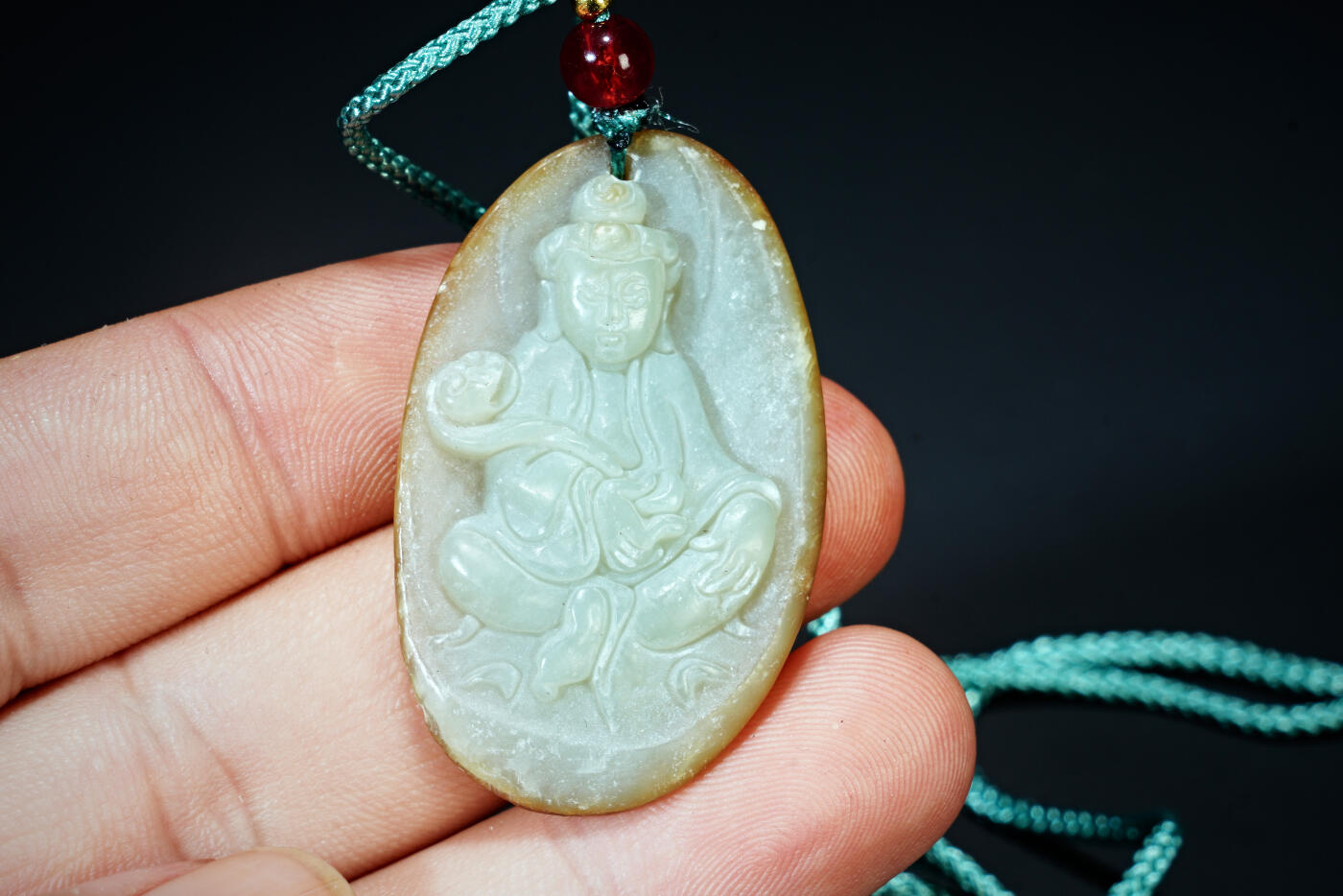 上海都达杂项专场六十八【全场包邮】 天然和田玉精雕《持莲观音》挂件95-163