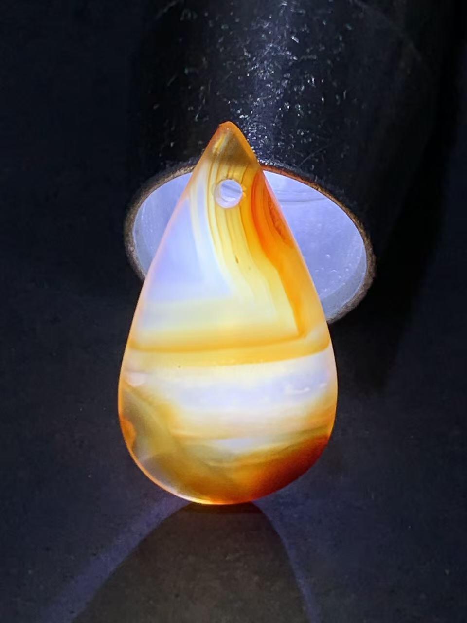 精美高玉化千层纹缠丝玛瑙吊坠一个