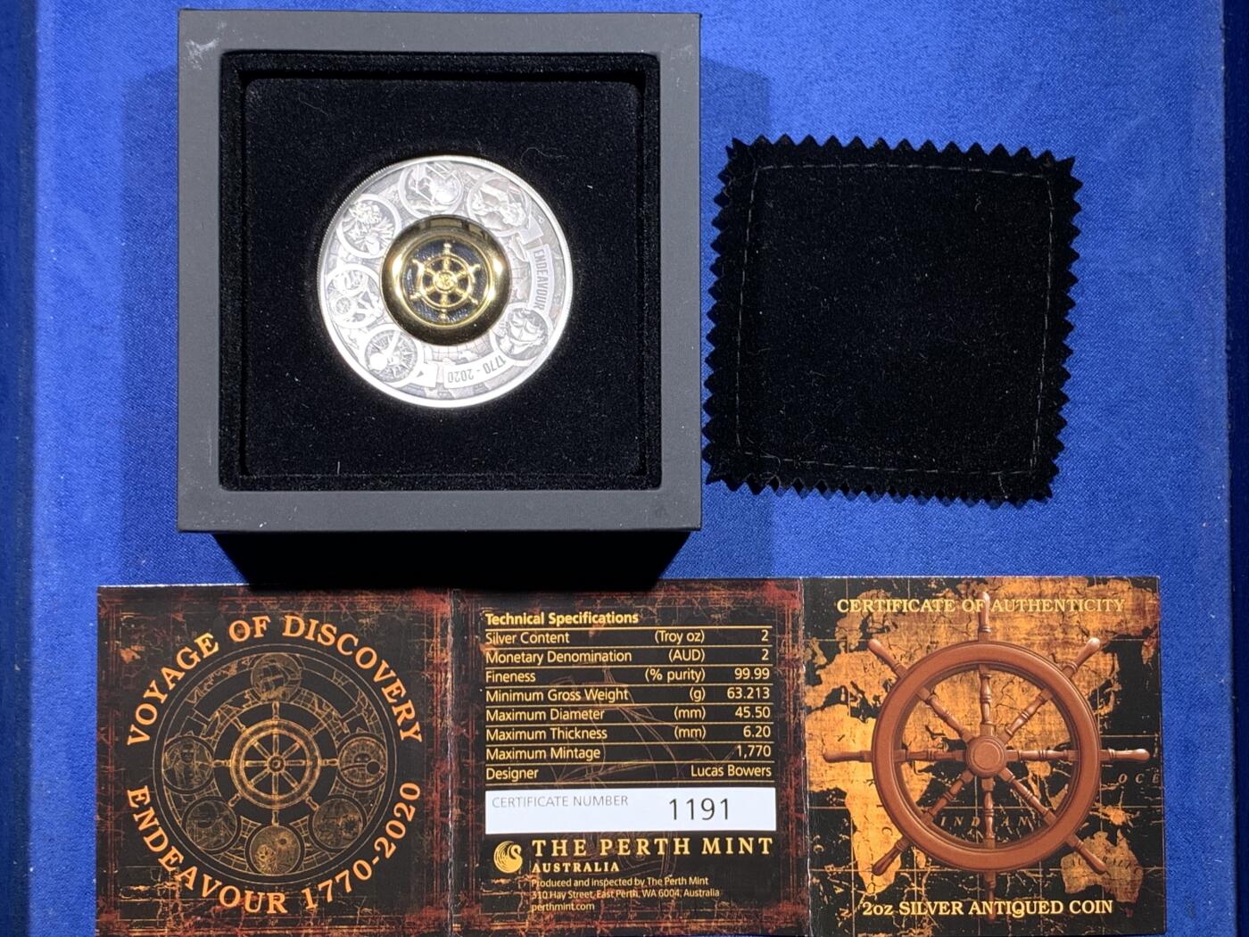 《竞宝斋》第478场 周日，周一 2场连拍 （全场包邮）欢迎送拍 澳大利亚2020年2元仿古镶船舵银币 中间船舵可自由转动 探险之旅-奋进号（发现澳大利亚,美国也已它命名的宇宙飞船） 2盎司999银 发行量1770枚 盒证全