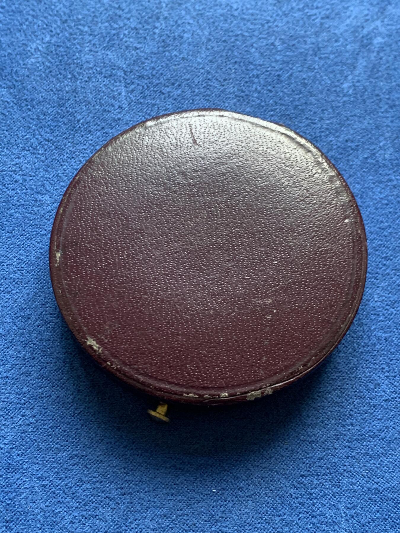 《竞宝斋》第478场 周日，周一 2场连拍 （全场包邮）欢迎送拍 名家名作 法国三天使园艺协会镀金大银章 64.9克 50mm 带盒 丰饶角银标