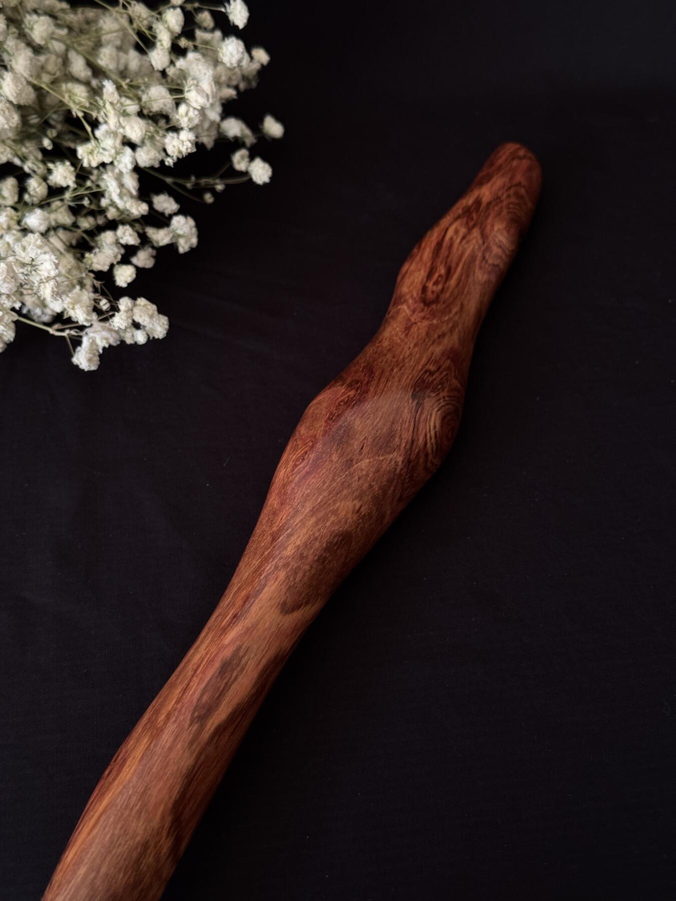 零元拍：NO.15海南黄花梨随形文玩把玩棍，尺寸长约：37CM