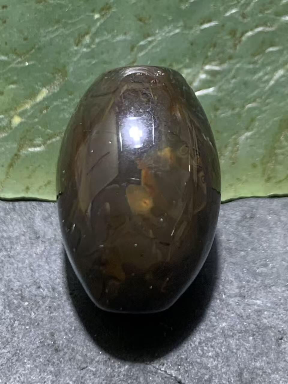 精美经典红黑配色战国红玛瑙随形勒子一颗！