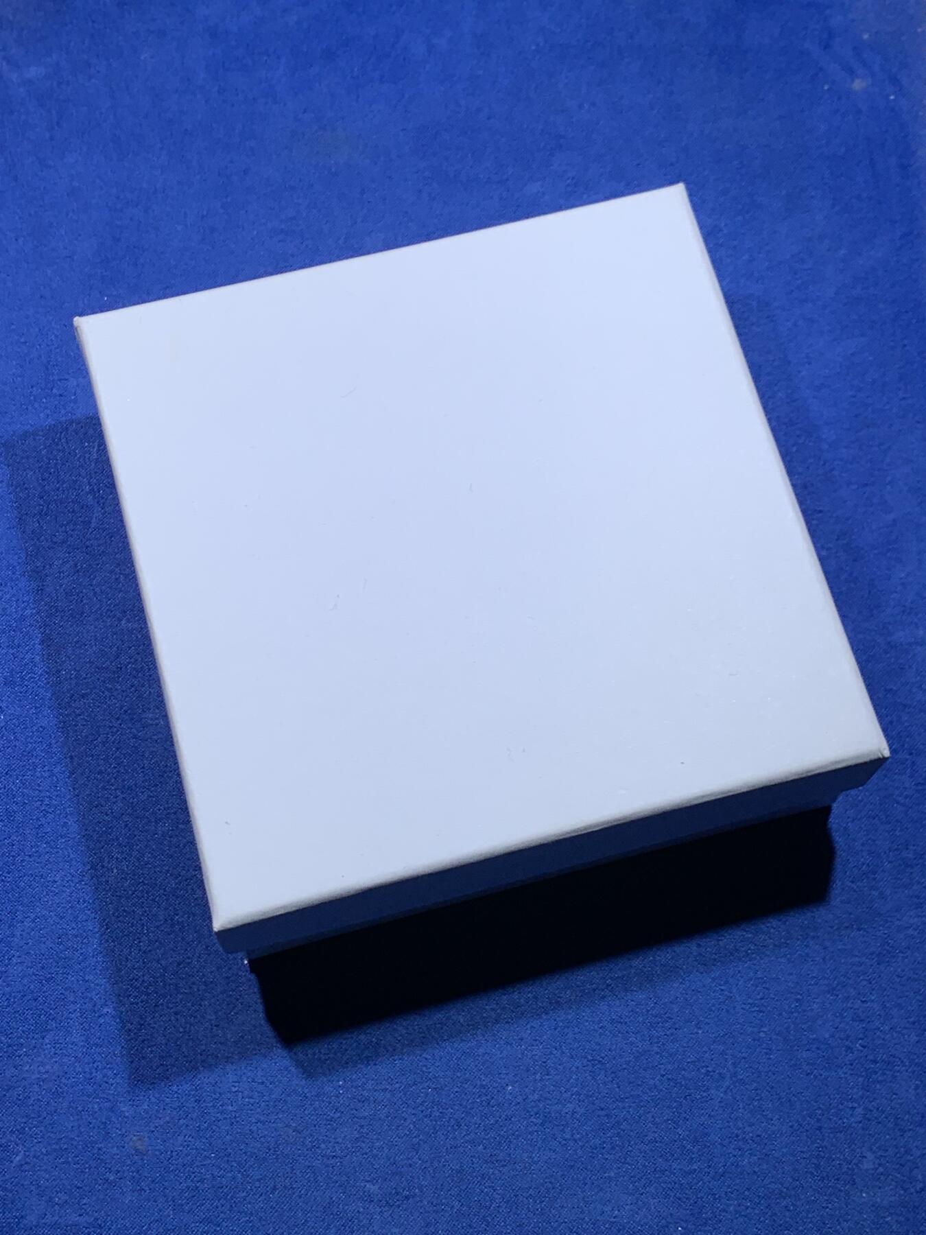 《竞宝斋》第478场 周日，周一 2场连拍 （全场包邮）欢迎送拍 喀麦隆2022年2000法郎高浮雕彩色仿古银币 行星和神系列-地球和盖亚（大地之神和众神之母） 2盎司999银 发行量500枚 盒证全