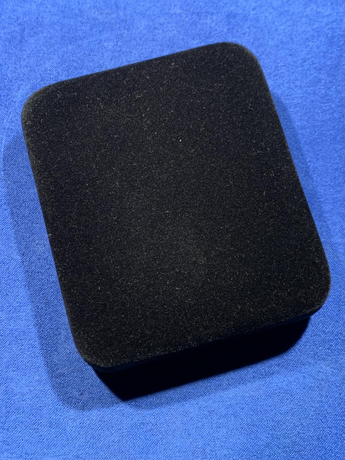 《竞宝斋》第478场 周日，周一 2场连拍 （全场包邮）欢迎送拍 澳大利亚2001年10元双金属精制银币 千禧年系列-未来 内圈999银镀24K金外圈铜 总重33.15克 发行量2万 盒证全