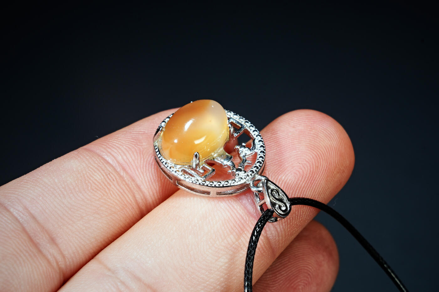 上海都达杂项专场六十八【全场包邮】 天然红玛瑙蛋面挂件95-171