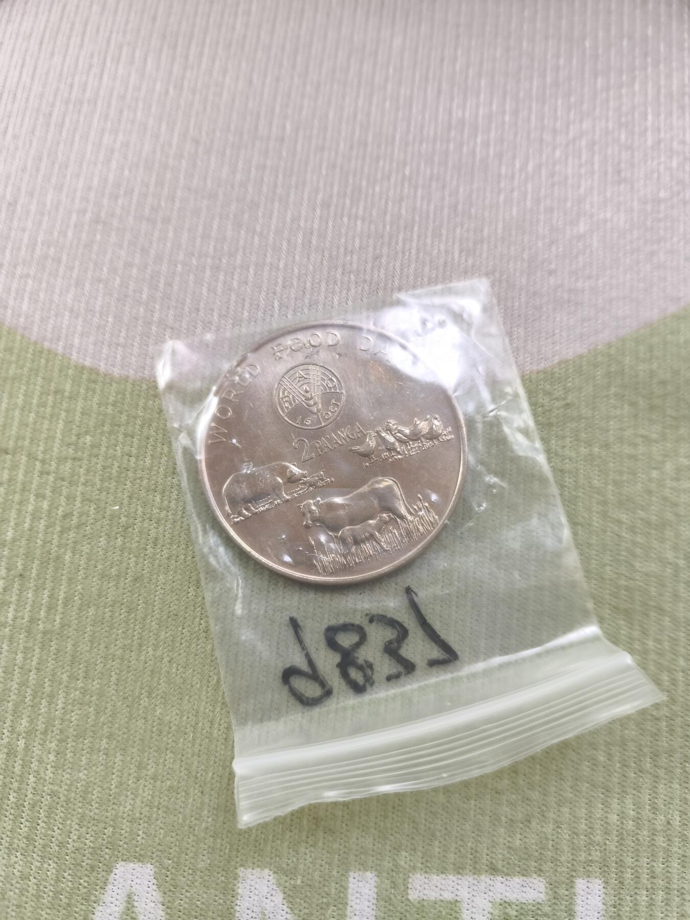 汤加1981年2潘加fao纪念币 44.5mm大直径币 重33克 发行量15000枚 品相如图 包快递 也可以拿1975年1潘加交换