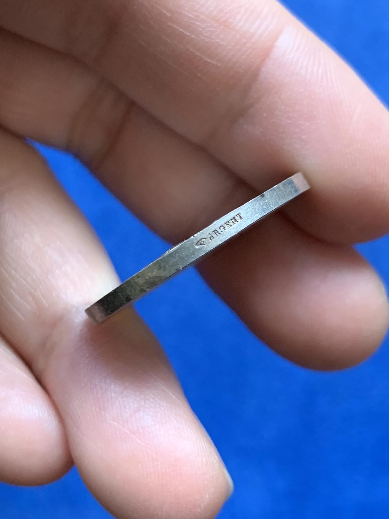 《竞宝斋》第478场 周日，周一 2场连拍 （全场包邮）欢迎送拍 法国结婚纪念银章 27.3mm 10.1克 手指银标 未刻字使用