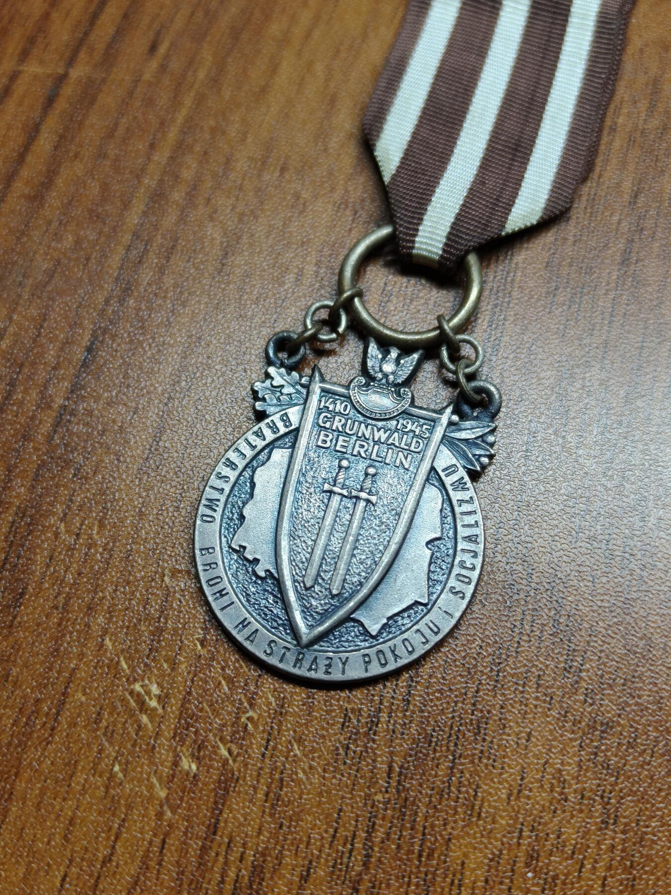 蜀地medal 2026春季精品专场 第5场 波兰兄弟连勋章 多授予外国在波参战或加入波的国际友人