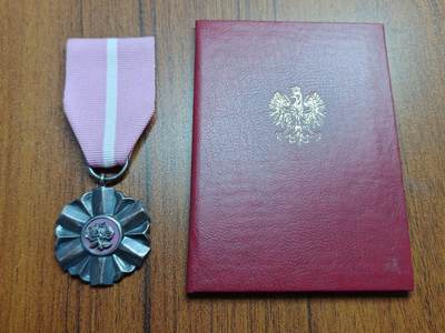 蜀地medal 2026春季精品专场 第5场 - 波兰金婚奖章带证一套