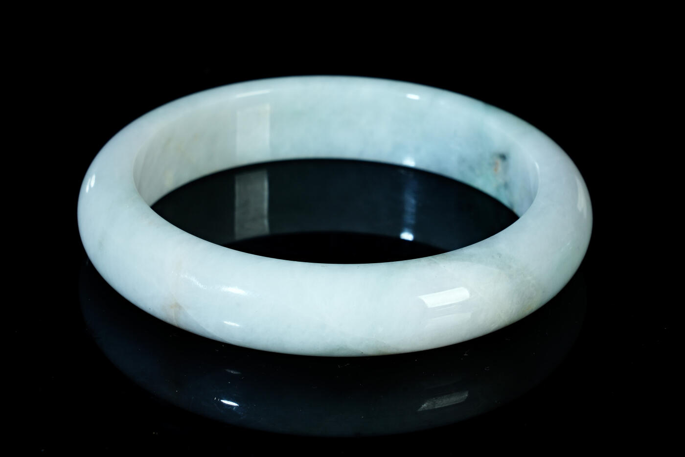 上海都达杂项专场六十八【全场包邮】 天然冰糯种翡翠（A货）手镯 附鉴定证书95-135