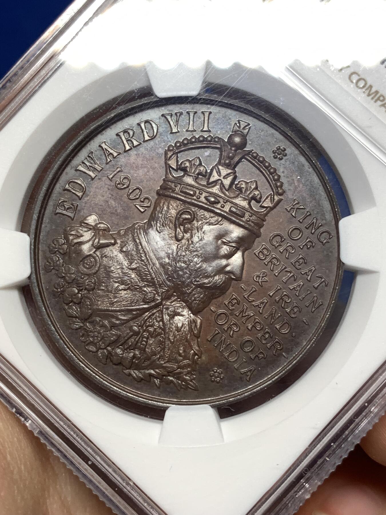 《竞宝斋》第478场 周日，周一 2场连拍 （全场包邮）欢迎送拍 NGC MS64BN 英国1902年爱德华七世加冕铜章，厚重铜光，高分稀少品。