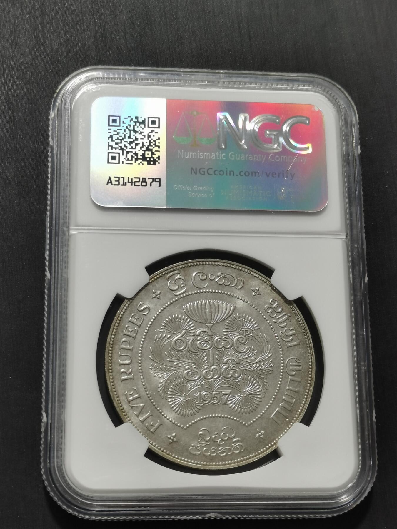 天下钱庄专场欢迎参拍 1957年锡兰5卢比银币一枚，佛诞2500年纪念，NGC评级MS64