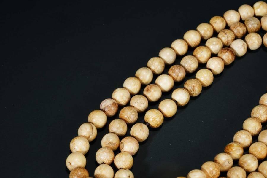 上海都达杂项专场六十八【全场包邮】 天然奶香木0.8圆珠多圈手串95-305