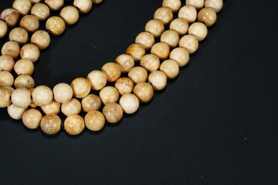 上海都达杂项专场六十八【全场包邮】 天然奶香木0.8圆珠多圈手串95-305