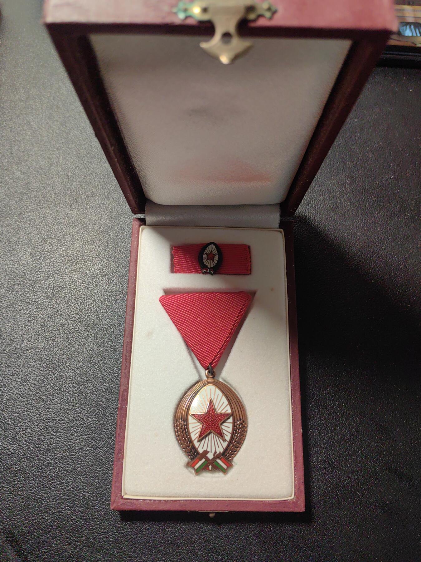 靖甫拍卖第九场 匈牙利劳动勋章带原盒