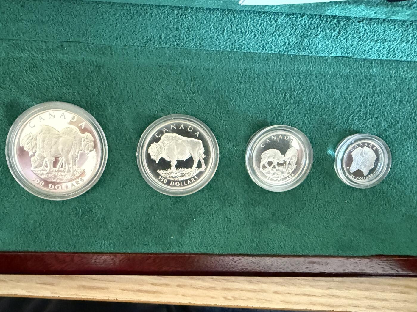 【Blue Auction】世界纸币精拍第806期——18级TOP拍卖/信誉/品质/专业/高效💫 【原盒 一组4美金 铂金币】加拿大野生动物系列 1997年30-300元 总重约57.54克 品相如图（有一枚盒子有裂）