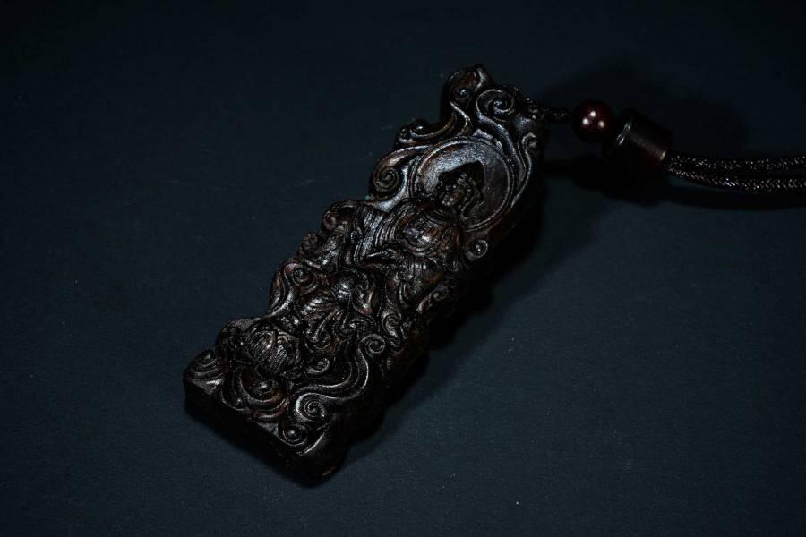 上海都达杂项专场六十八【全场包邮】 天然达拉干沉香精雕《自在莲花观音》挂件95-271