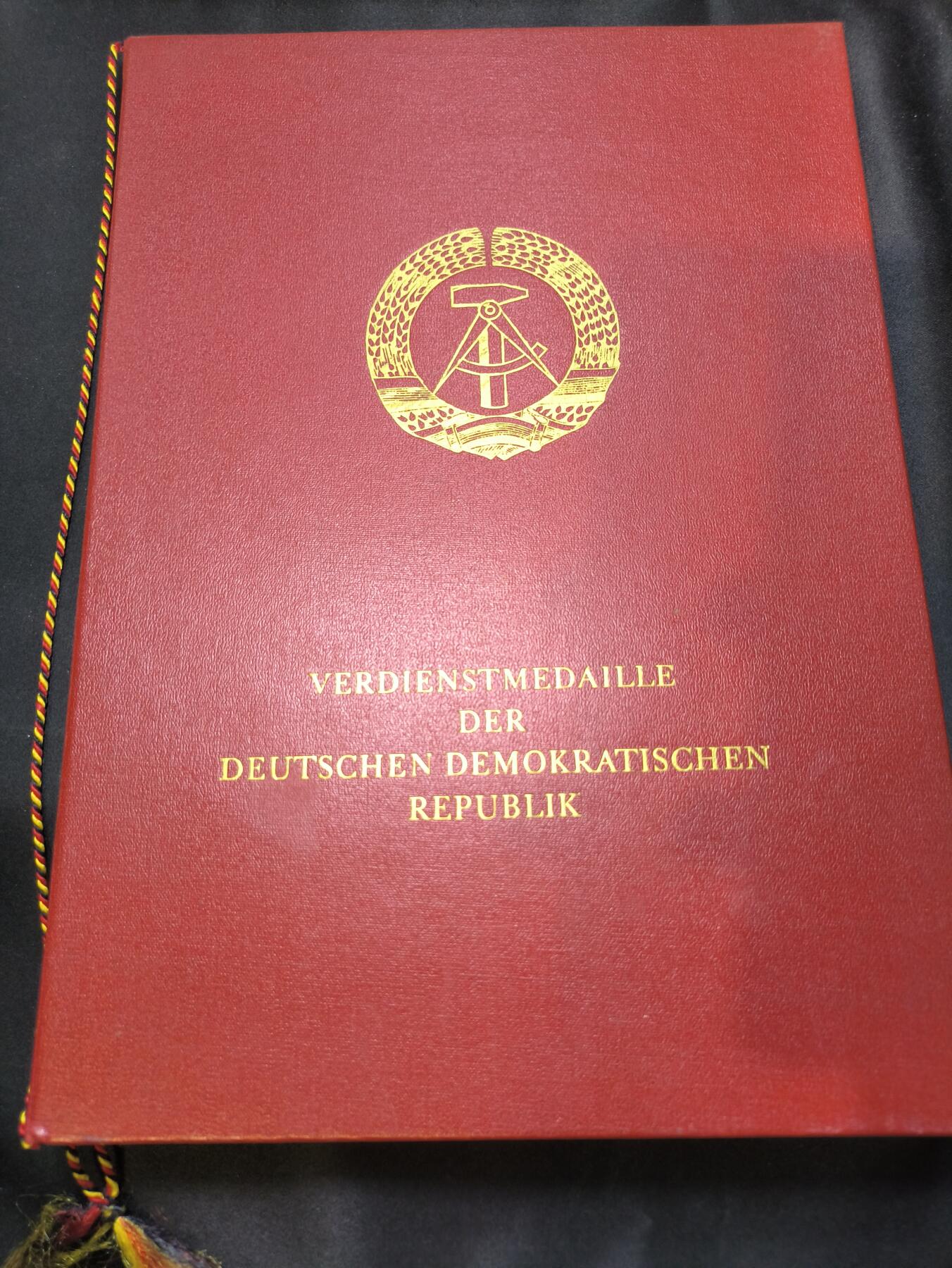 云宸嘉赏-勋臻佳藏四月精品甄选场次（低佣 一元一手） 民主德国国家功勋奖章证书（东德最高级别奖章）授予卡尔・海尼克（Karl Heinicke）