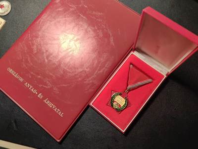 靖甫拍卖第九场 - 匈牙利劳动优秀奖章原盒带证