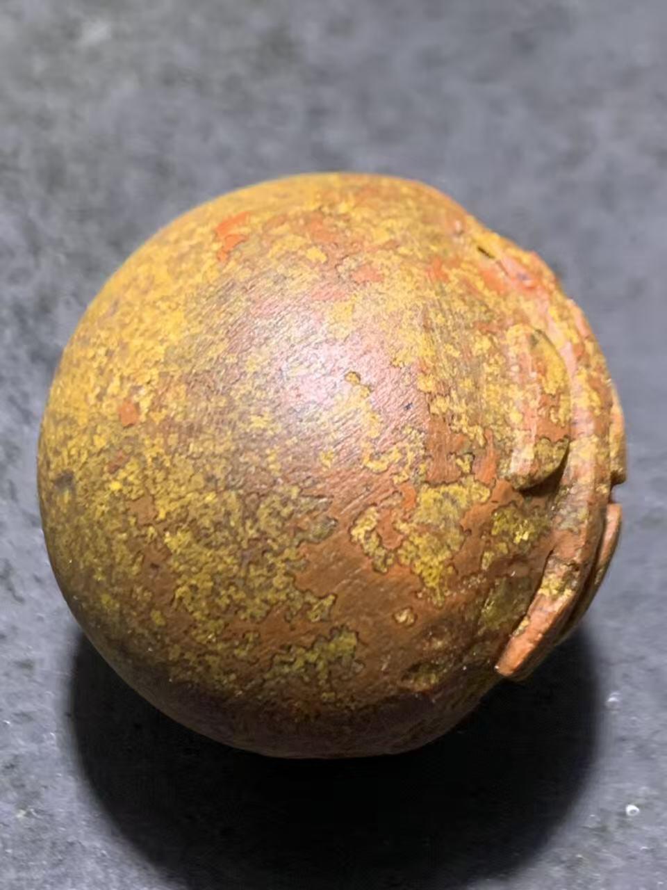 精美亚光原皮风化纹黄金草花纹战国红玛瑙手工雕刻悟珠一颗