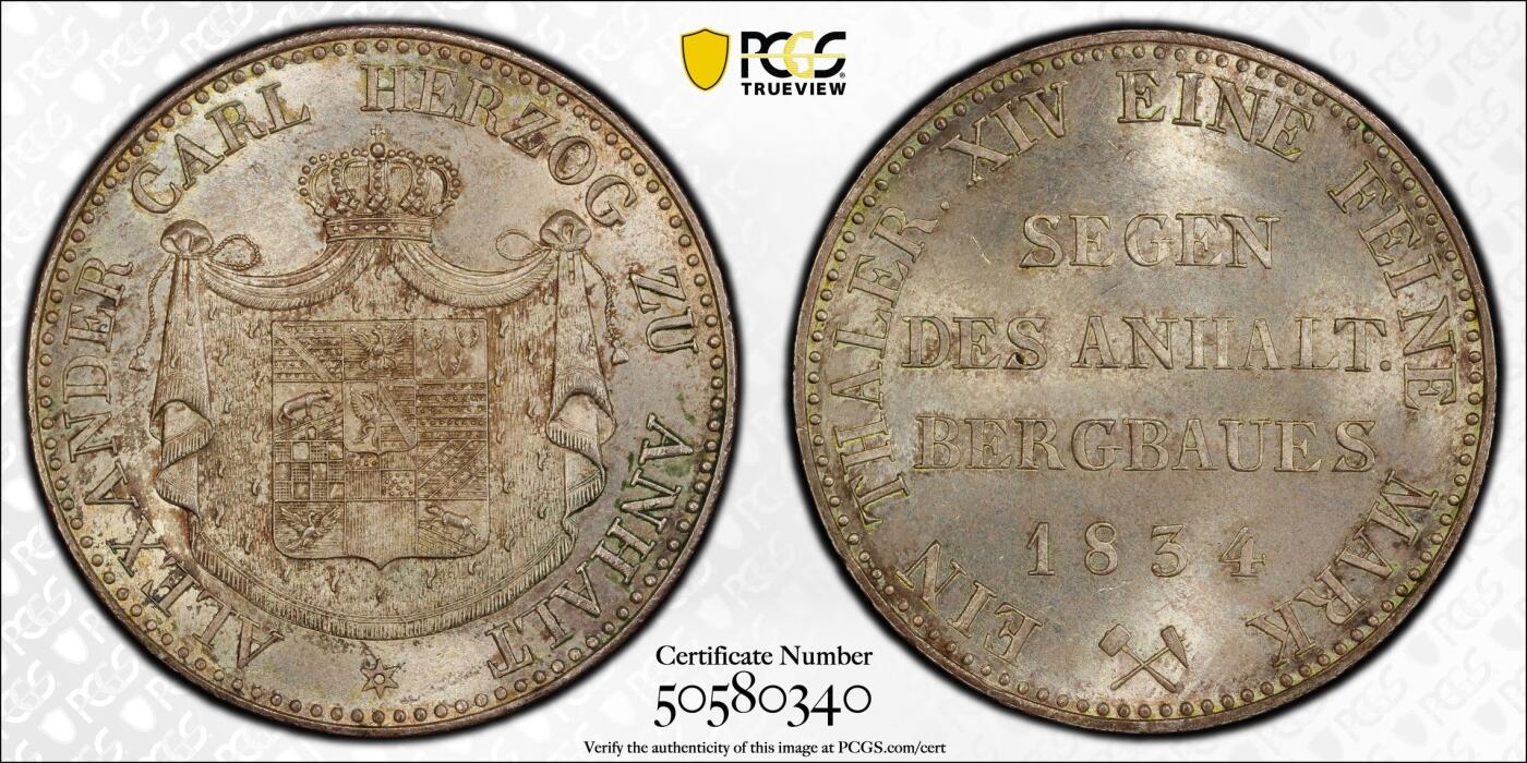 万国钱币拍卖第064期 PCGS MS65 1834年德国安哈尔特-贝恩堡矿业祈祷纹章流通1泰勒 唯一一款贝恩堡窗帘形态1泰勒 小熊爬墙的前身 仅单年发行15000枚且流通充分 即便通货也是难得一见 能达到BU品质可谓凤毛麟角 全深打丝绸转光地板 极美香槟色调淡彩环绕 PCGS唯一冠军分唯一MS 亚军就是XF40 其难度可见一斑 入库收藏重器级别