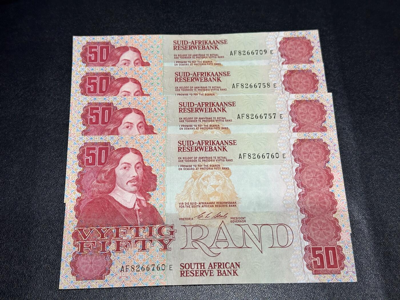 《外钞收藏家》第六百二十四期（精品场）（长期征集拍品、欢迎藏友们联系合作） 南非50兰特 4张一起 全新 边角有轻微瑕疵  有一张比较明显