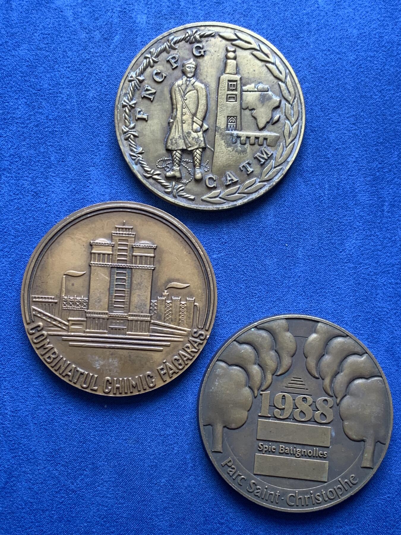 《竞宝斋》第478场 周日，周一 2场连拍 （全场包邮）欢迎送拍 三枚一组 欧洲大铜章 总重 375.6克 68-69.2mm