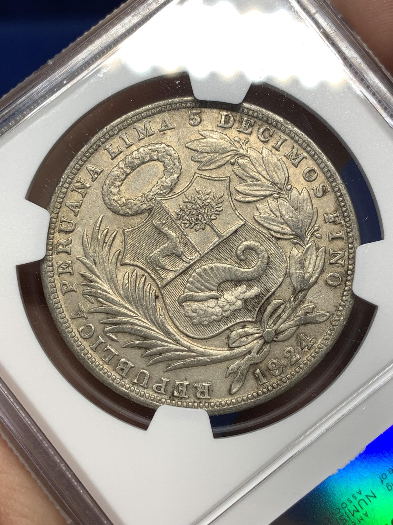 《竞宝斋》第478场 周日，周一 2场连拍 （全场包邮）欢迎送拍 NGC XF45 秘鲁1924年坐人女神1索尔银币