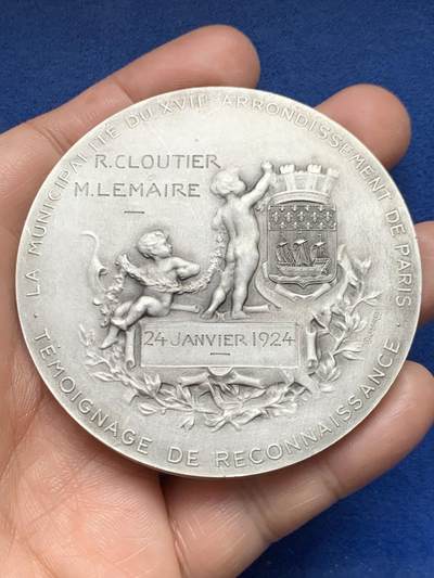 《竞宝斋》第478场 周日，周一 2场连拍 （全场包邮）欢迎送拍 - 少见大版 花环玛丽安娜镀银铜章 1924年法国巴黎市政纪念镀银铜章 Daniel-Dupuis 作品 149.8克 68mm 丰饶角铜标