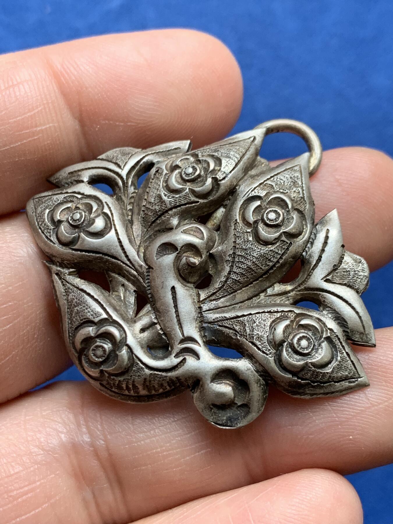 《竞宝斋》第478场 周日，周一 2场连拍 （全场包邮）欢迎送拍 两个一组 银质饰品 总重12.6克 最长处约46mm 细节见图