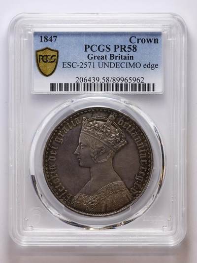 观钱 近现代机制币拍卖No.007（全场顺丰包邮，不区分偏远地区）  - 1847 年英国维多利亚哥特克朗银币（图案币，PR58，UNDECIMO 边）深邃深栗色老包浆，浮雕立体感强，英国造币工艺巅峰