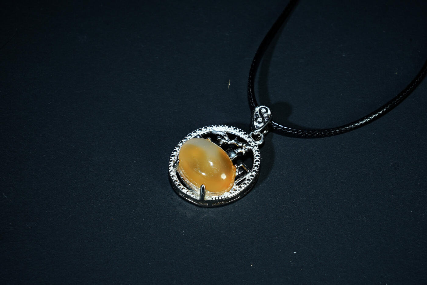 上海都达杂项专场六十八【全场包邮】 天然红玛瑙蛋面挂件95-171